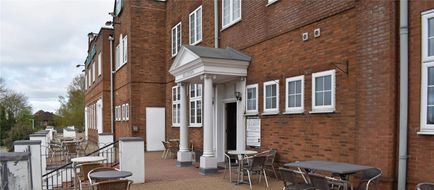 Quality Hotel Stonebridge Manor Exterior