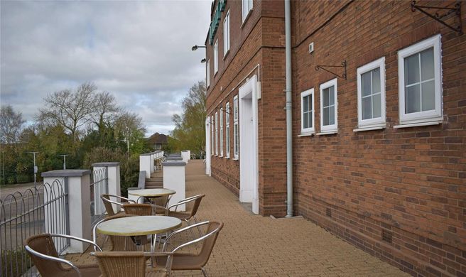 Quality Hotel Stonebridge Manor Exterior