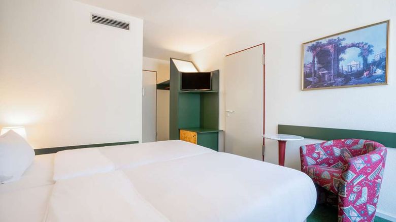 <b>Quality Hotel Room</b>. Images powered by <a href="https://iceportal.shijigroup.com/" title="IcePortal" target="_blank">IcePortal</a>.