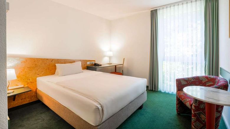 <b>Quality Hotel Room</b>. Images powered by <a href="https://iceportal.shijigroup.com/" title="IcePortal" target="_blank">IcePortal</a>.