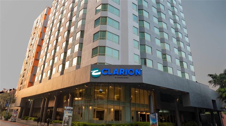 Clarion Suites Exterior