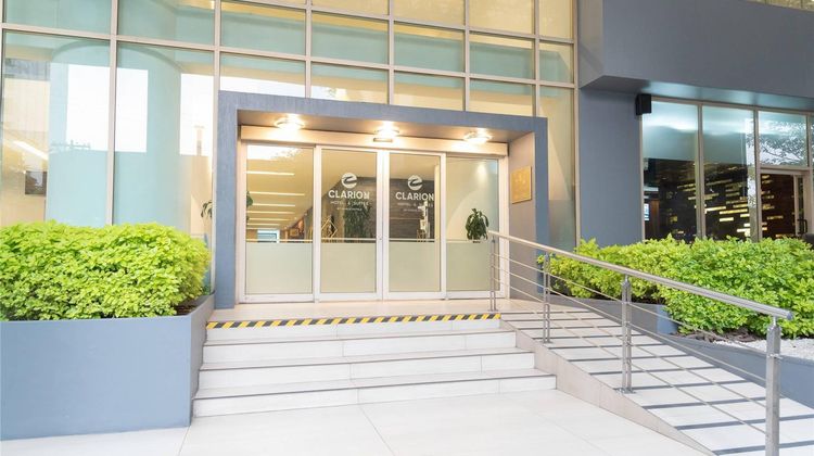 Clarion Suites Exterior