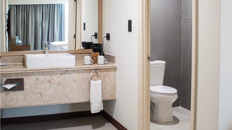 Clarion Suites Room