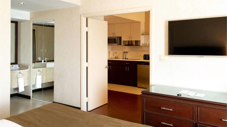 Clarion Suites Room