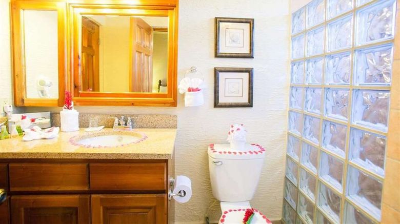<b>Clarion Suites Roatan at Pineapple Villa Room</b>. Images powered by <a href="https://iceportal.shijigroup.com/" title="IcePortal" target="_blank">IcePortal</a>.