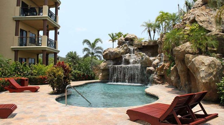 <b>Clarion Suites Roatan at Pineapple Villa Pool</b>. Images powered by <a href="https://iceportal.shijigroup.com/" title="IcePortal" target="_blank">IcePortal</a>.