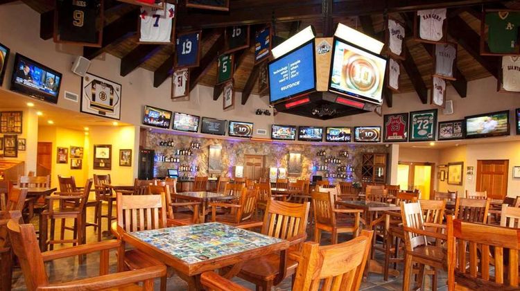 Clarion Suites Roatan at Pineapple Villa Restaurant