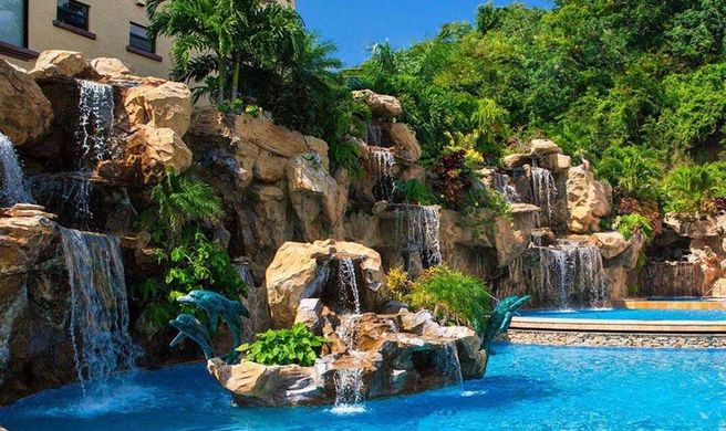 Clarion Suites Roatan at Pineapple Villa Exterior