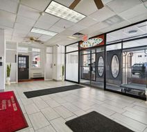 Econo Lodge Inn & Suite Waterloo Lobby
