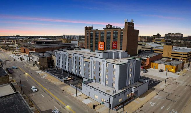 Econo Lodge Inn & Suite Waterloo Exterior