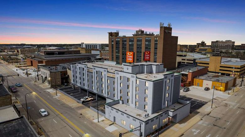 <b>Econo Lodge Inn & Suite Waterloo Exterior</b>. Images powered by <a href="https://iceportal.shijigroup.com/" title="IcePortal" target="_blank">IcePortal</a>.