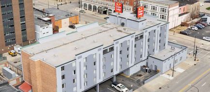 Econo Lodge Inn & Suite Waterloo Exterior