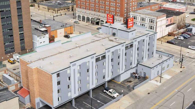 <b>Econo Lodge Inn & Suite Waterloo Exterior</b>. Images powered by <a href="https://iceportal.shijigroup.com/" title="IcePortal" target="_blank">IcePortal</a>.