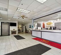 Econo Lodge Inn & Suite Waterloo Lobby