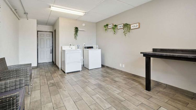 Econo Lodge Inn & Suite Waterloo Other
