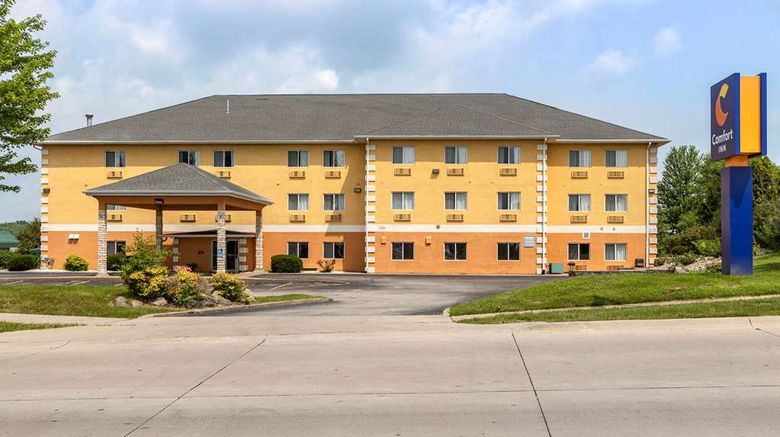 <b>Comfort Inn Muscatine Exterior</b>. Images powered by <a href="https://iceportal.shijigroup.com/" title="IcePortal" target="_blank">IcePortal</a>.