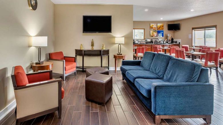 <b>Comfort Inn Muscatine Lobby</b>. Images powered by <a href="https://iceportal.shijigroup.com/" title="IcePortal" target="_blank">IcePortal</a>.