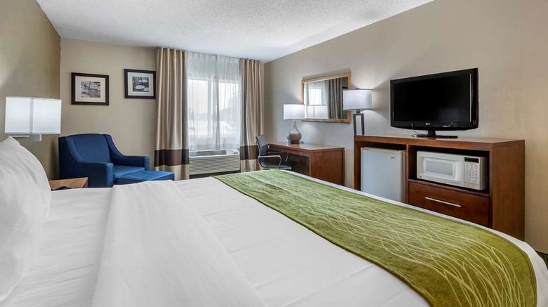 <b>Comfort Inn Muscatine Room</b>. Images powered by <a href="https://iceportal.shijigroup.com/" title="IcePortal" target="_blank">IcePortal</a>.