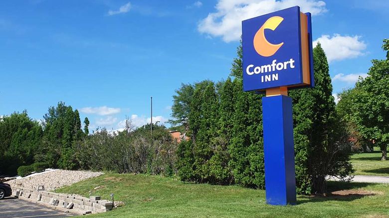 <b>Comfort Inn Muscatine Exterior</b>. Images powered by <a href="https://iceportal.shijigroup.com/" title="IcePortal" target="_blank">IcePortal</a>.