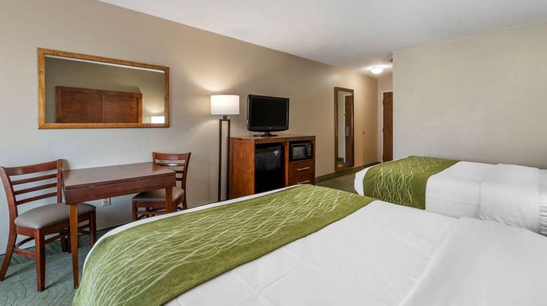 <b>Comfort Inn Muscatine Room</b>. Images powered by <a href="https://iceportal.shijigroup.com/" title="IcePortal" target="_blank">IcePortal</a>.