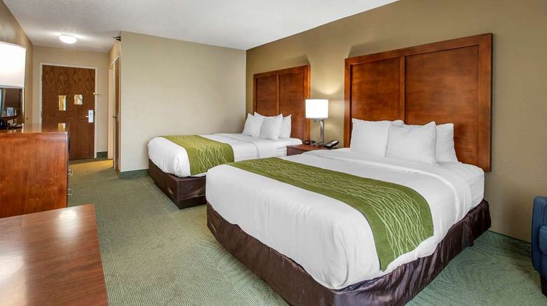 <b>Comfort Inn Muscatine Room</b>. Images powered by <a href="https://iceportal.shijigroup.com/" title="IcePortal" target="_blank">IcePortal</a>.