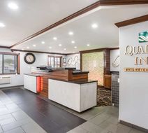 Quality Inn South Lobby
