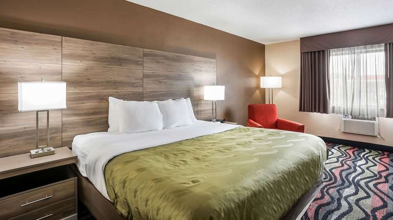 <b>Quality Inn South Room</b>. Images powered by <a href="https://iceportal.shijigroup.com/" title="IcePortal" target="_blank">IcePortal</a>.