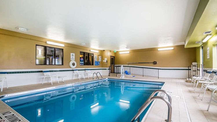 Quality Inn Coraville Pool
