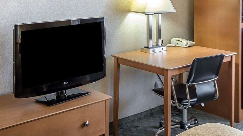 <b>Quality Inn at Collins Road Room</b>. Images powered by <a href="https://iceportal.shijigroup.com/" title="IcePortal" target="_blank">IcePortal</a>.