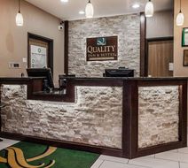 Quality Inn & Suites Lobby