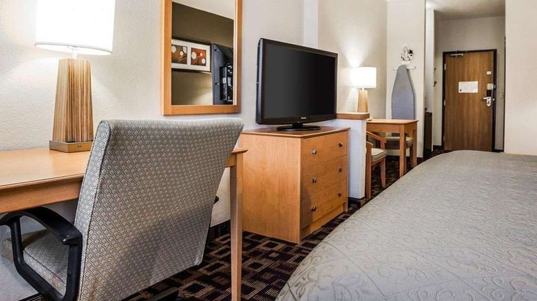 <b>Quality Inn & Suites Suite</b>. Images powered by <a href="https://iceportal.shijigroup.com/" title="IcePortal" target="_blank">IcePortal</a>.