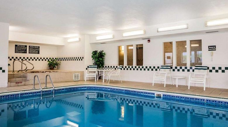 <b>Quality Inn & Suites Pool</b>. Images powered by <a href="https://iceportal.shijigroup.com/" title="IcePortal" target="_blank">IcePortal</a>.