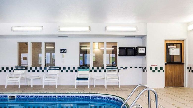 <b>Quality Inn & Suites Pool</b>. Images powered by <a href="https://iceportal.shijigroup.com/" title="IcePortal" target="_blank">IcePortal</a>.