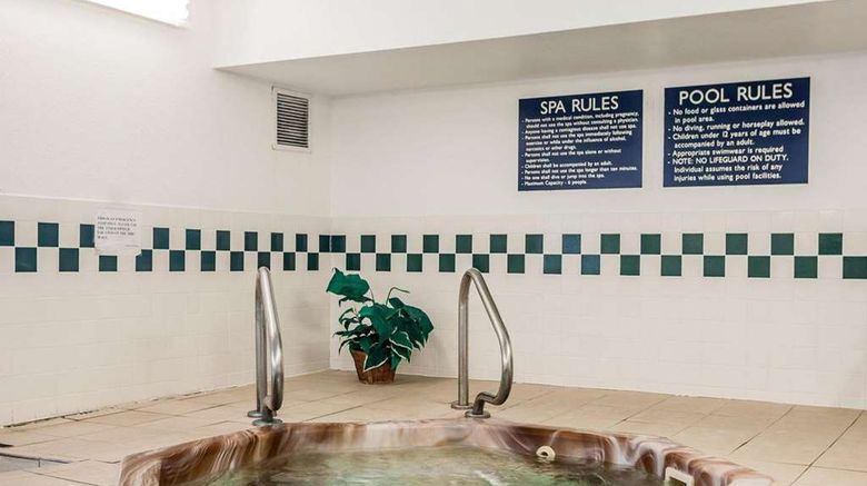 <b>Quality Inn & Suites Pool</b>. Images powered by <a href="https://iceportal.shijigroup.com/" title="IcePortal" target="_blank">IcePortal</a>.