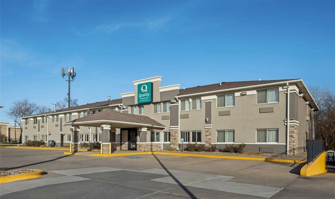 Quality Inn & Suites Exterior