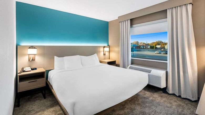 <b>Comfort Inn & Suites Suite</b>. Images powered by <a href="https://iceportal.shijigroup.com/" title="IcePortal" target="_blank">IcePortal</a>.