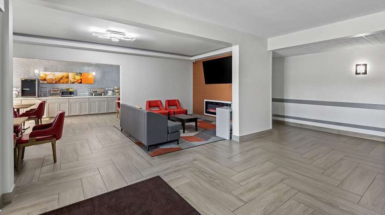 <b>Comfort Inn & Suites Lobby</b>. Images powered by <a href="https://iceportal.shijigroup.com/" title="IcePortal" target="_blank">IcePortal</a>.