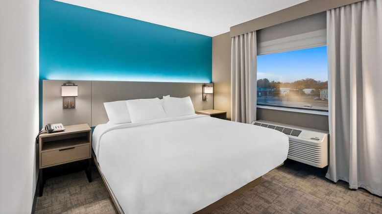 <b>Comfort Inn & Suites Suite</b>. Images powered by <a href="https://iceportal.shijigroup.com/" title="IcePortal" target="_blank">IcePortal</a>.