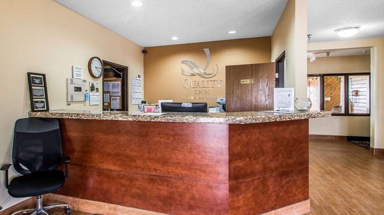 Quality Inn Dubuque Lobby