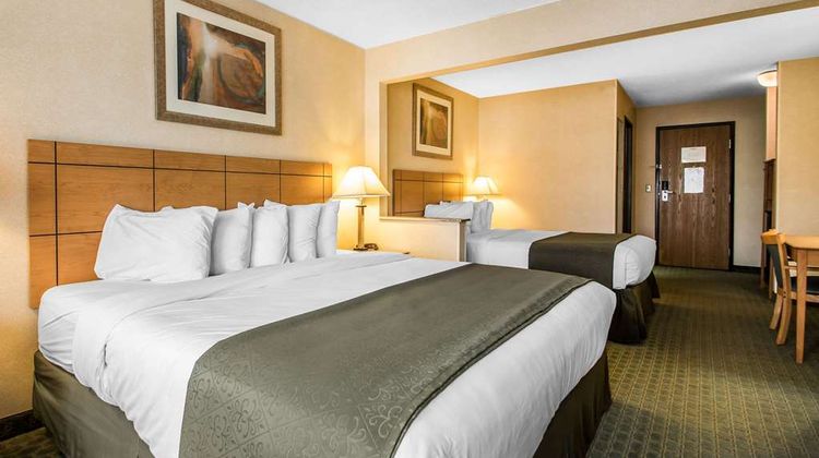 Quality Inn Dubuque Room