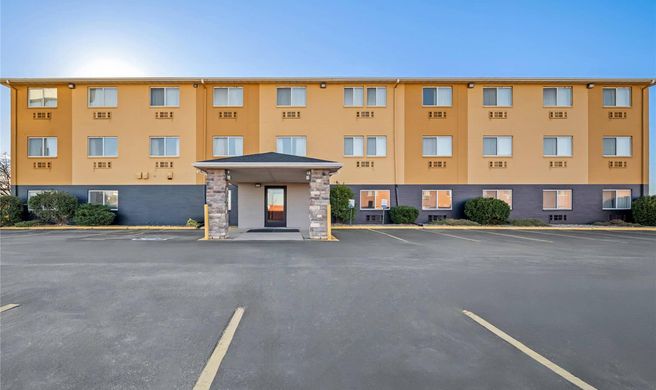 Quality Inn Dubuque Exterior