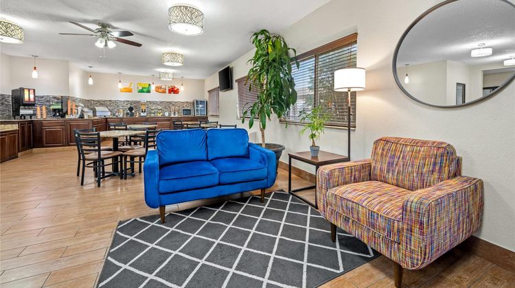 Quality Inn Dubuque Lobby