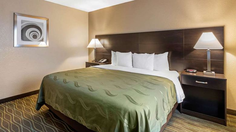 <b>Quality Inn & Suites Suite</b>. Images powered by <a href="https://iceportal.shijigroup.com/" title="IcePortal" target="_blank">IcePortal</a>.