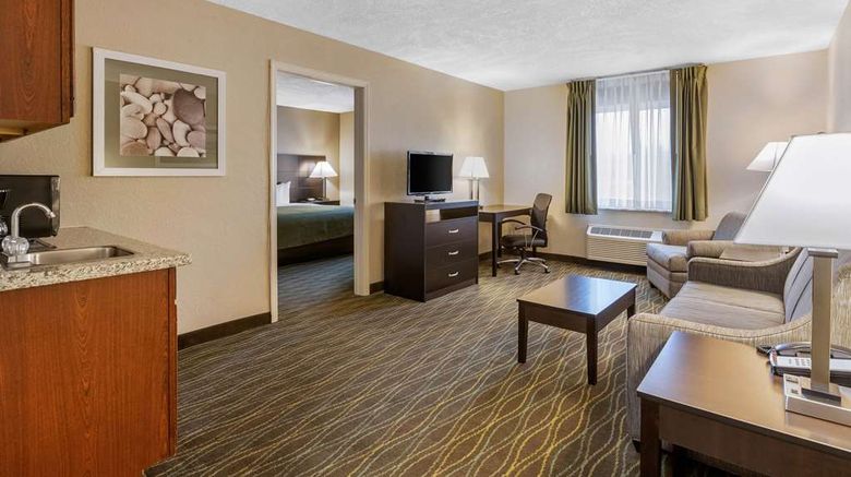 <b>Quality Inn & Suites Suite</b>. Images powered by <a href="https://iceportal.shijigroup.com/" title="IcePortal" target="_blank">IcePortal</a>.