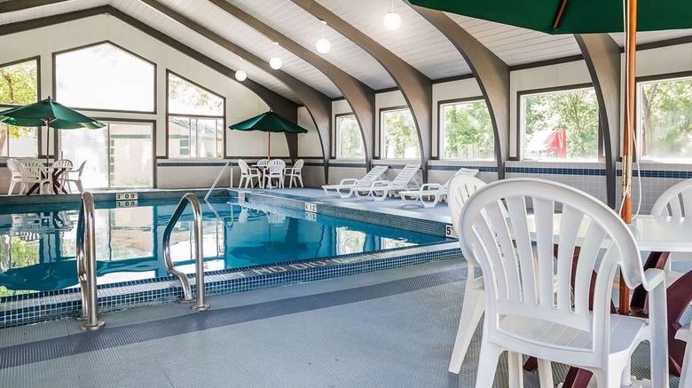 <b>Quality Inn & Suites Pool</b>. Images powered by <a href="https://iceportal.shijigroup.com/" title="IcePortal" target="_blank">IcePortal</a>.