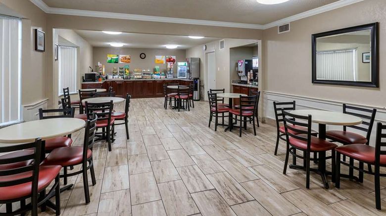 <b>Quality Inn & Suites Restaurant</b>. Images powered by <a href="https://iceportal.shijigroup.com/" title="IcePortal" target="_blank">IcePortal</a>.