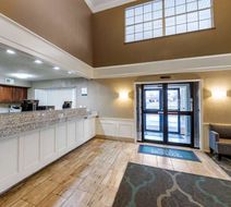 Quality Inn & Suites Lobby