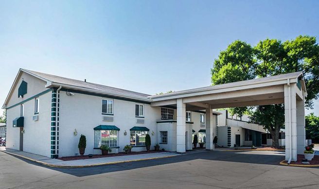 Quality Inn & Suites Exterior