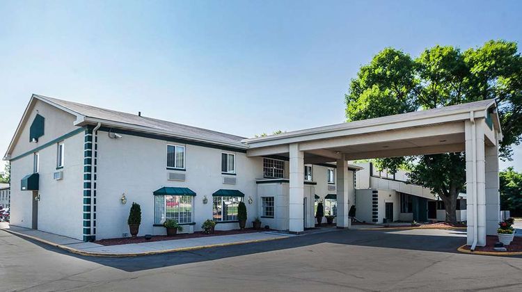 Quality Inn & Suites Exterior
