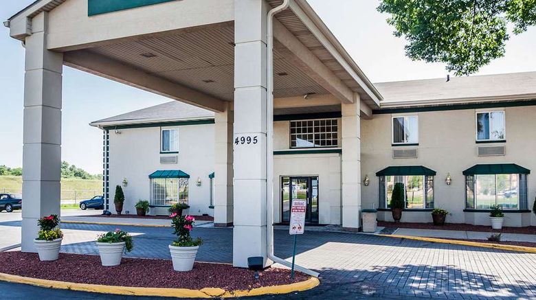 <b>Quality Inn & Suites Exterior</b>. Images powered by <a href="https://iceportal.shijigroup.com/" title="IcePortal" target="_blank">IcePortal</a>.